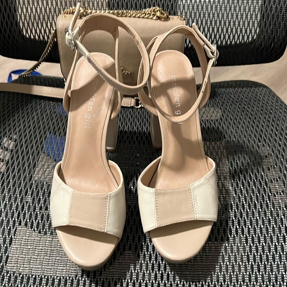 Women’s Heels - Picture 1 of 5